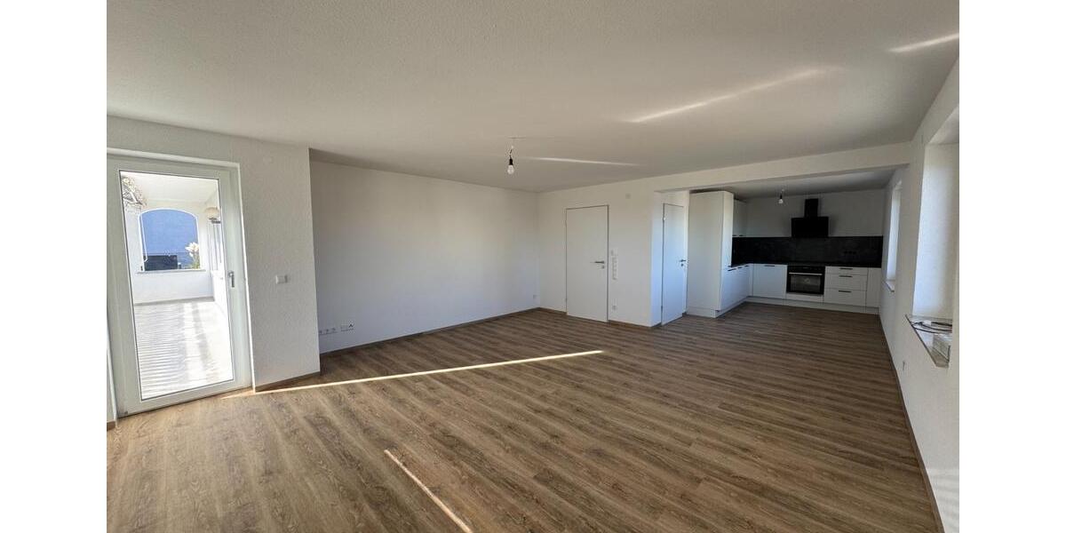 Kernsanierte 4-Zi. EG Whg. im ZFH mit Garage, Garten & mehr 4 zimmer