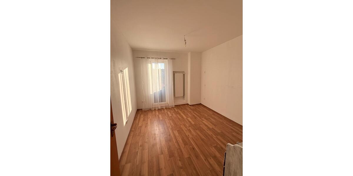 Etagenwohnung Schwetzingen - 3 Zimmer, 75 m&sup2;, 1.100&euro; | Angebot:25948424