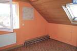 2-Familienhaus + DG-Wohnung mit großem Garten in ruhiger Lage! 8 zimmer