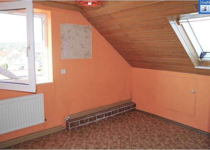 2-Familienhaus + DG-Wohnung mit großem Garten in ruhiger Lage! 8 zimmer