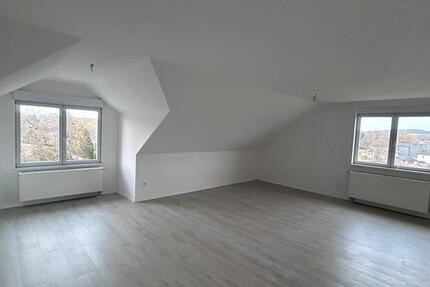Haus Morsbach - 3 Zimmer, 138 m&sup2;, 1.000&euro; | Angebot:25151786