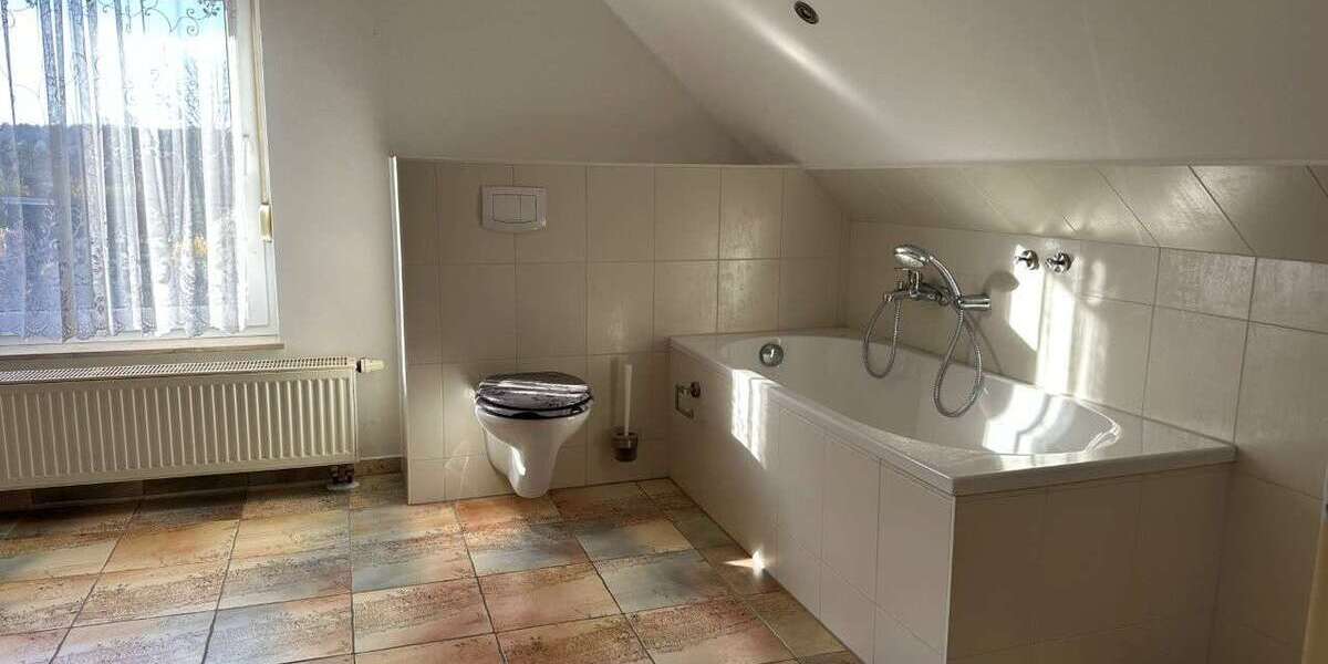 geräumiges 1-2 Familienhaus mit großem Garten und super Wohnlage - Einfamilienhaus Saalfeld/Saale Saale | Angebot:26384576