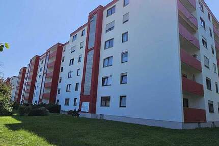 +++ Große 3-Zi-Whg. im 1. OG mit Loggia und kleinem Wintergarten +++ 3 zimmer