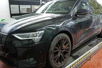 Audi e-tron 17.942 km 36.950 &euro; Hamburg 22047