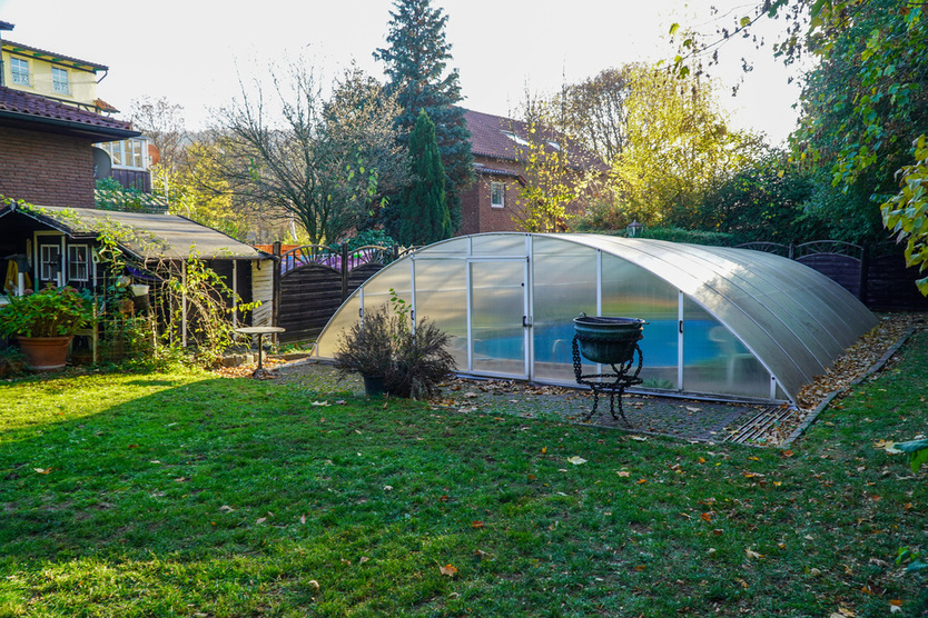 Stilvoller Bungalow mit Charme – Garage, Carport und Pool inklusive 5 zimmer