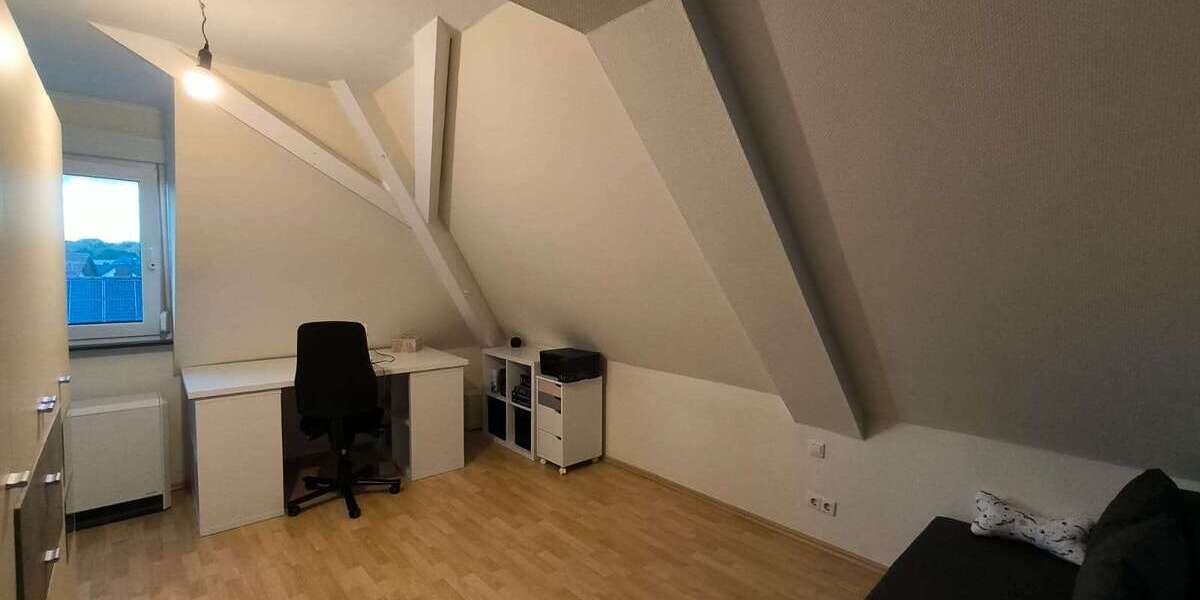 Helle Maisonette mit Dachspitze und Stellplätzen - Maisonettenwohnung Rastatt | Angebot:26302142