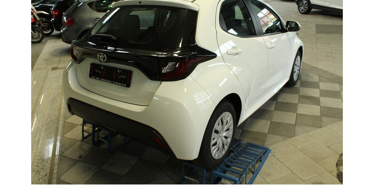 Toyota Yaris Comfort 5.100 km 15.290 &euro; Wülfershausen 97535