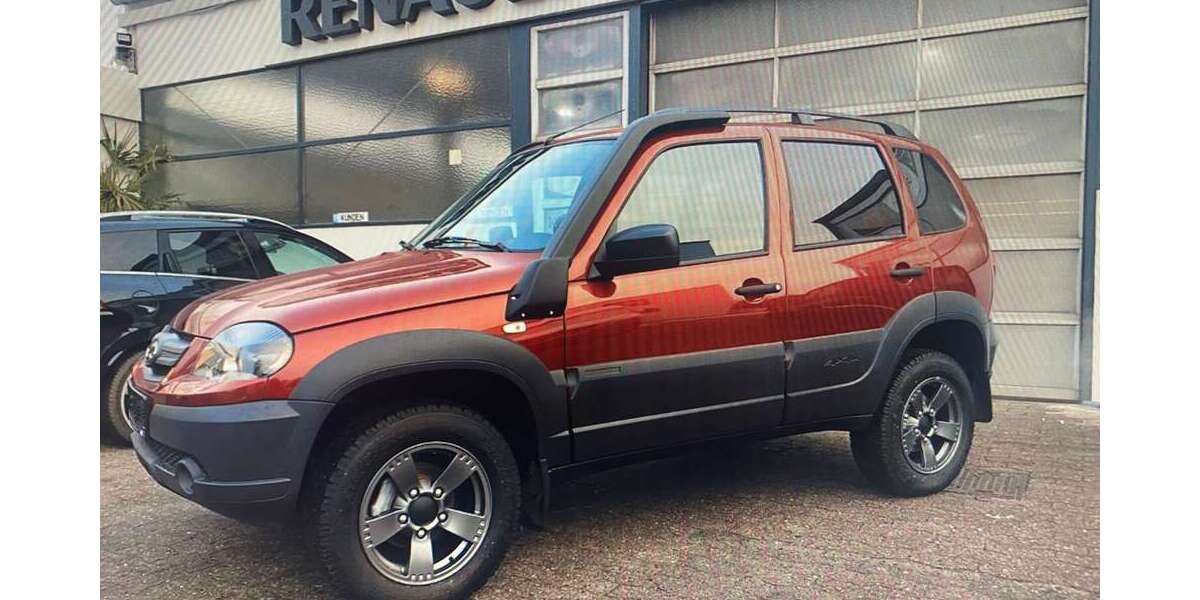 Lada Niva 17.400 km 14.600 &euro; Queidersbach 66851