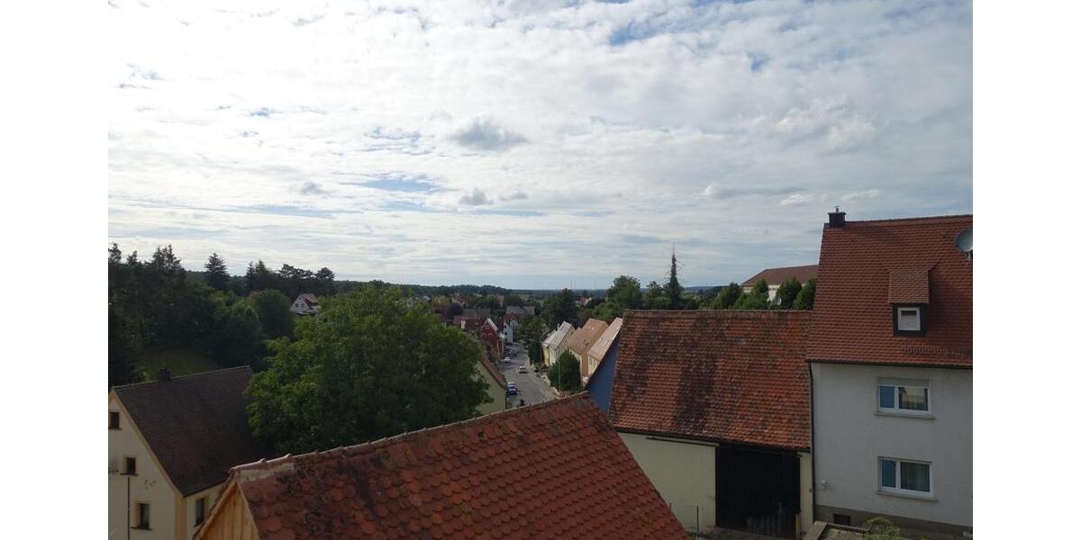 Etagenwohnung Roßtal - 4.5 Zimmer, 157 m&sup2;, 1.300&euro; | Angebot:26316253