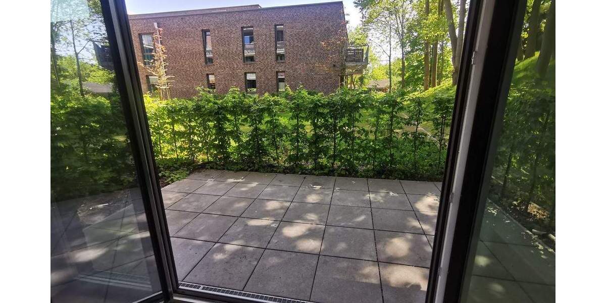 Schöne und moderne 3-Zimmer-Terrassenwohnung (Neubaucharakter) mit Terrasse in zentraler, aber ruhiger und grüner Lage von Hamburg-Eißendorf! 3 zimmer
