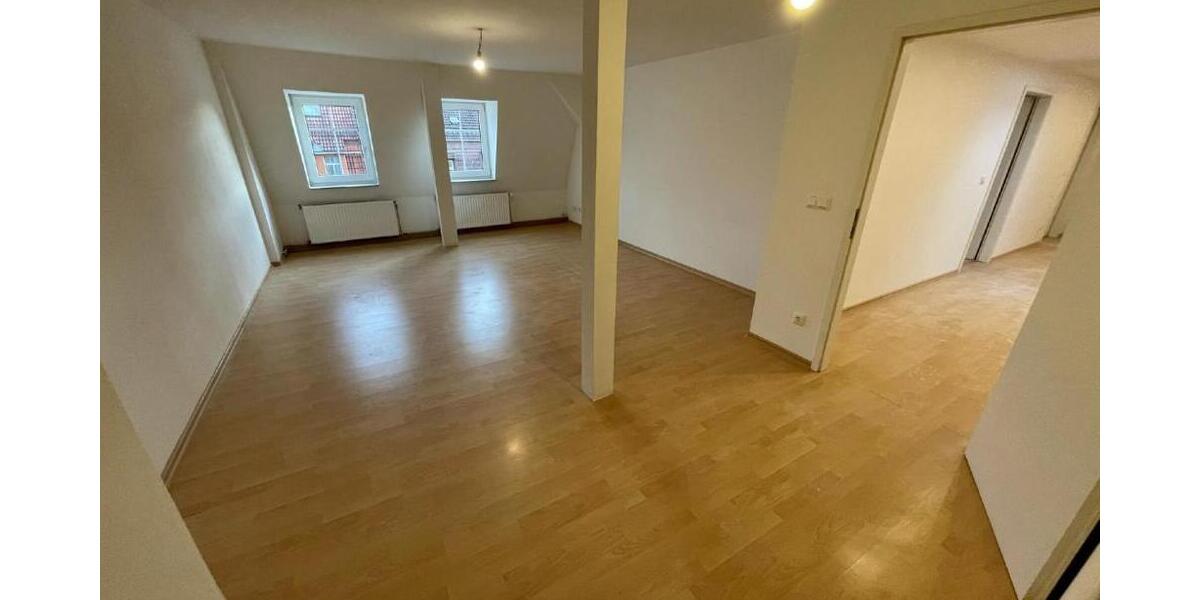 **Ihr neues Zuhause wartet: 4-Raum-Wohnung mit Komfort-Badezimmer und großzügigem Wohnambiente!** - Dachgeschoßwohnung Gera Alt-Bieblach | Angebot:26876574