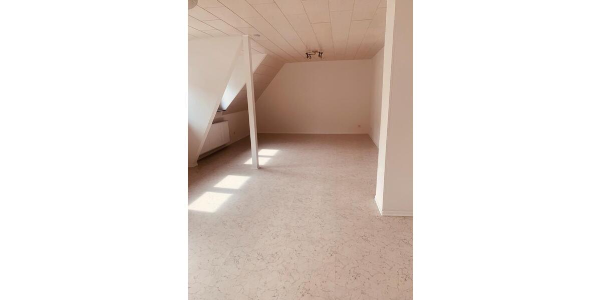 Dachgeschoßwohnung Saarbrücken Eschberg - 3 Zimmer, 78 m&sup2;, 159.000&euro; | Angebot:26858145