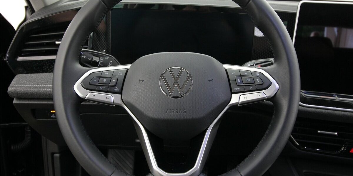 VW Passat Variant 1.5 eTSI 7-DSG LED+KAMERA+WINTER 35.987 km 26.900 &euro; Hagenow 19230