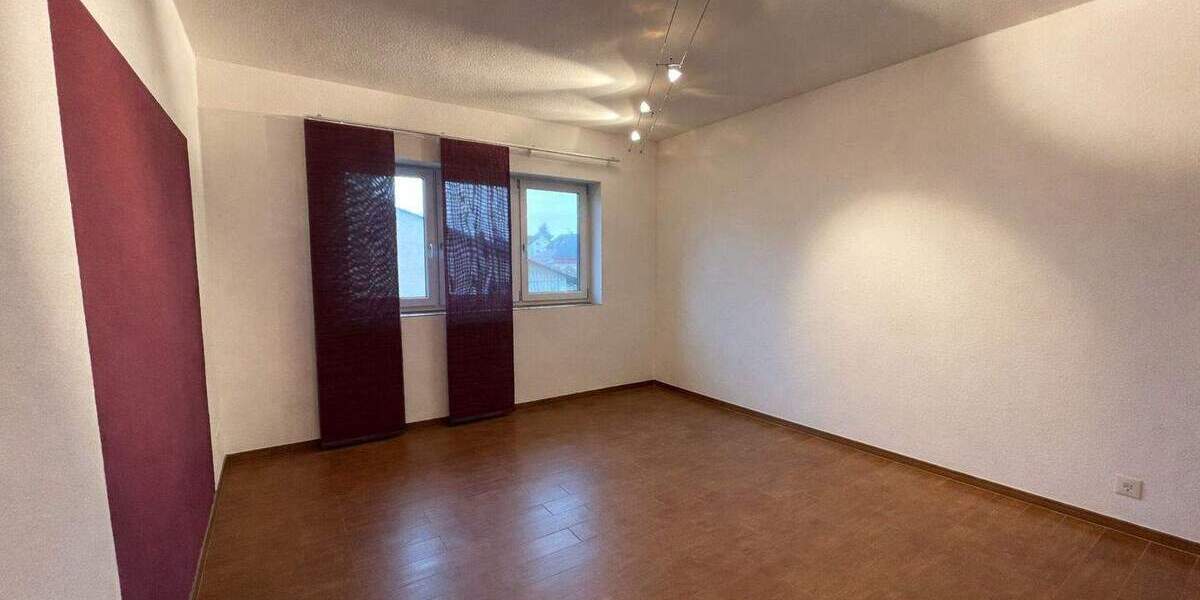 Etagenwohnung Stutensee Blankenloch - 3 Zimmer, 131 m&sup2;, 1.300&euro; | Angebot:24761781