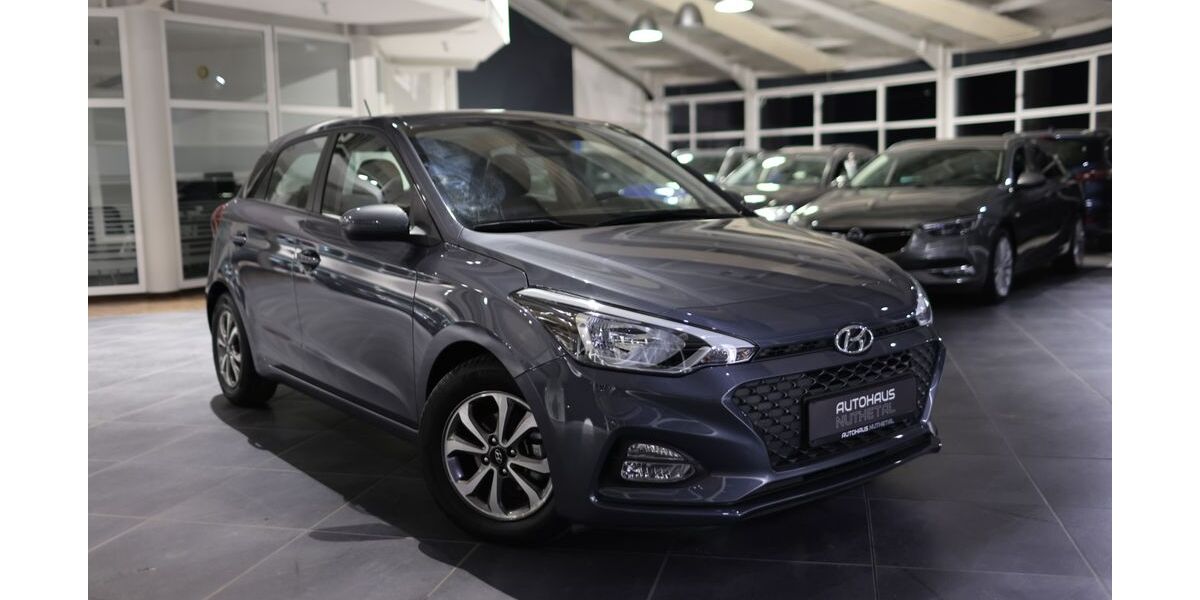 Hyundai i20 12.152 km 12.980 &euro; Nuthetal 14558