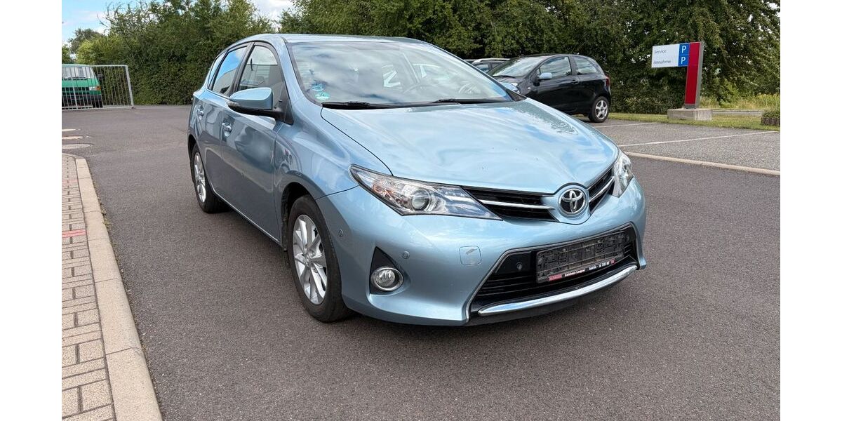 Toyota Auris 132.800 km 7.450 &euro; Apolda 99510