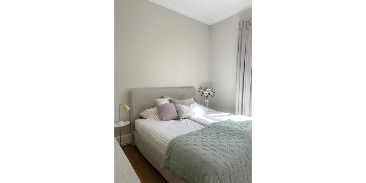 Westend-Juwel in Bestlage: Lichtdurchfluteter, kernsanierter Altbau mit Kamin, Stuckdecken, etc. 4 zimmer