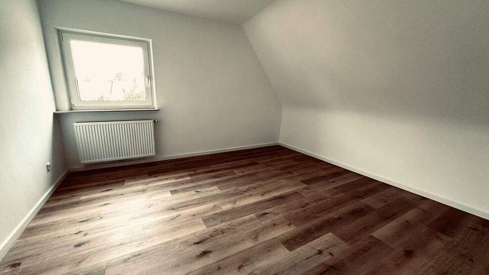 Top sanierte DHH mit neuer EBK + Garage in rhg. Lage N-Ziegelstein 5 zimmer