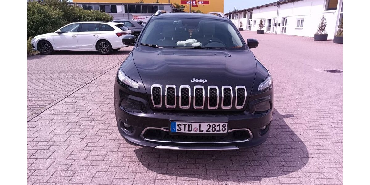 Jeep Cherokee 121.000 km 13.600 &euro; Stade 21684