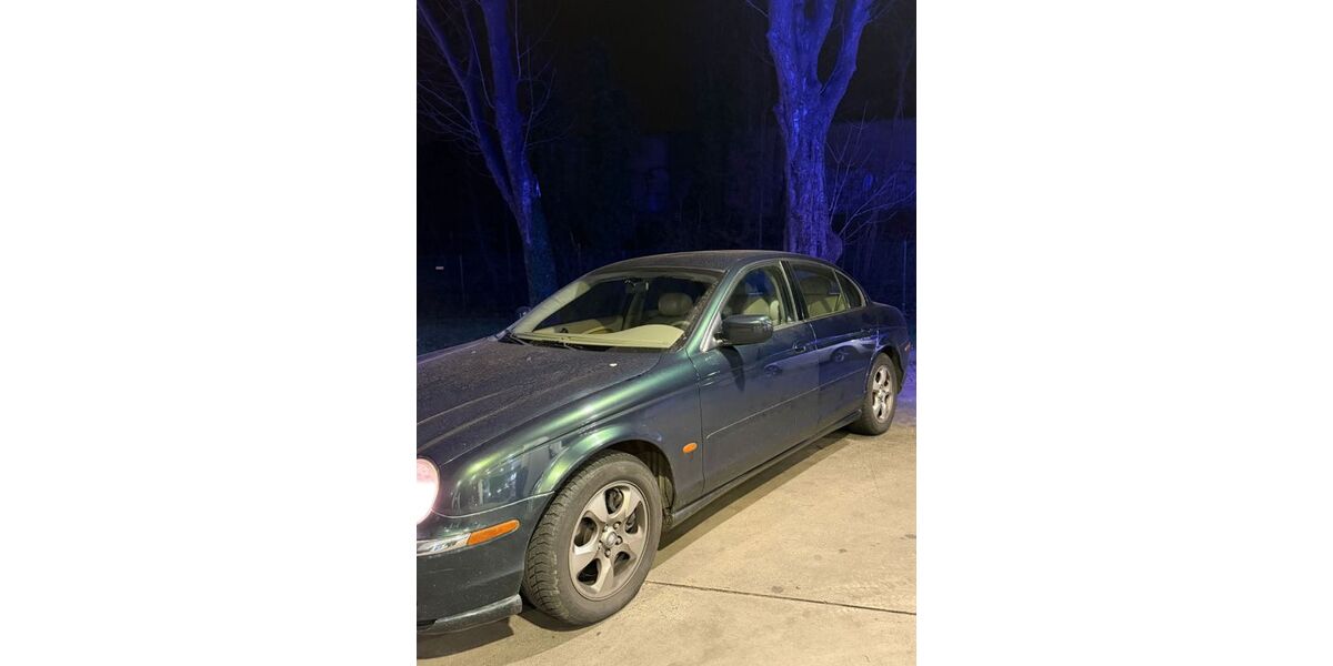 Jaguar X-Type 194.000 km 2.400 &euro; Düsseldorf 40227