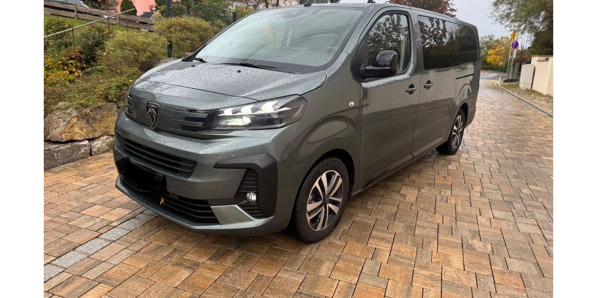 Peugeot Traveller 9.300 km 43.900 € Röthenbach 90552