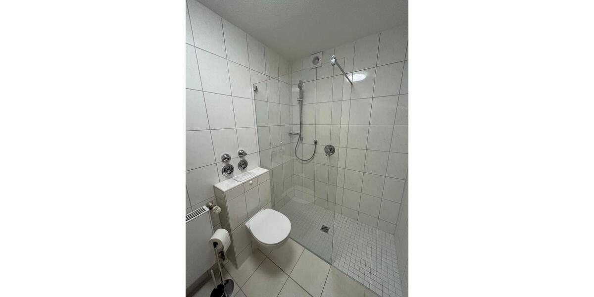 Frisch renoviert und viel Ruhe! 2 Zimmer Wohnung mit EBK und Balkon 2 zimmer