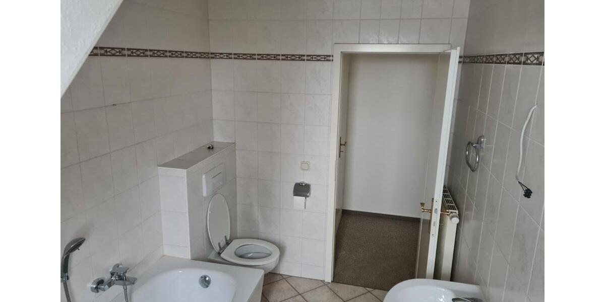 Dachgeschoßwohnung Apolda - 2 Zimmer, 58 m&sup2;, 73.000&euro; | Angebot:26907214