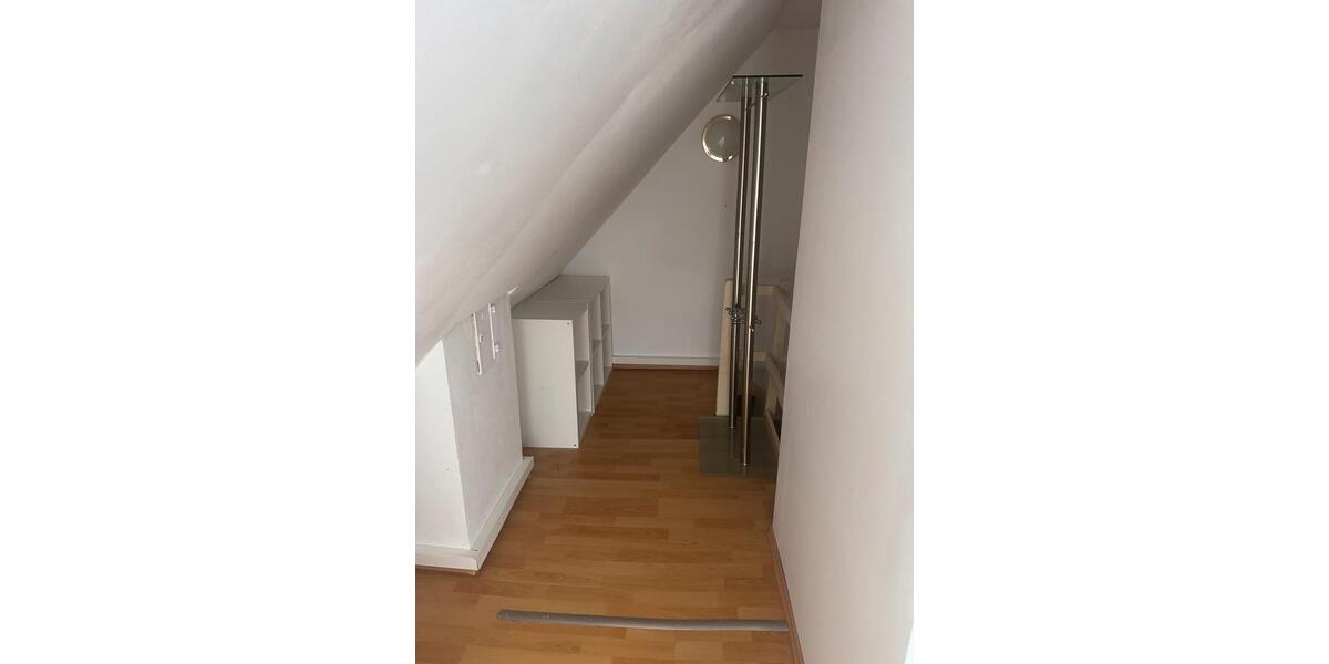 Dachgeschoßwohnung Ludwigshafen am Rhein Ludwigshafen-Hemshof - 1 Zimmer, 15 m&sup2;, 300&euro; | Angebot:24840802