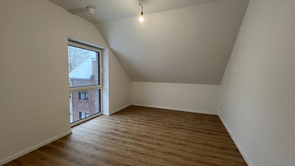 Dachgeschoßwohnung Oldenburg Eversten - 5 Zimmer, 158 m&sup2;, 1.820&euro; | Angebot:25305880