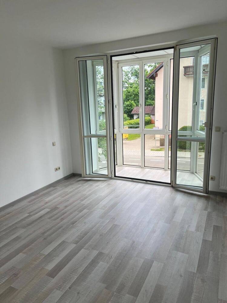 Helle 2 Zi-Whg. m. Blk. in zentraler Lage v. Freilassing