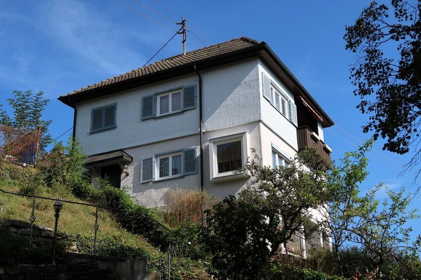 Einfamilienhaus mit Balkon und Garten