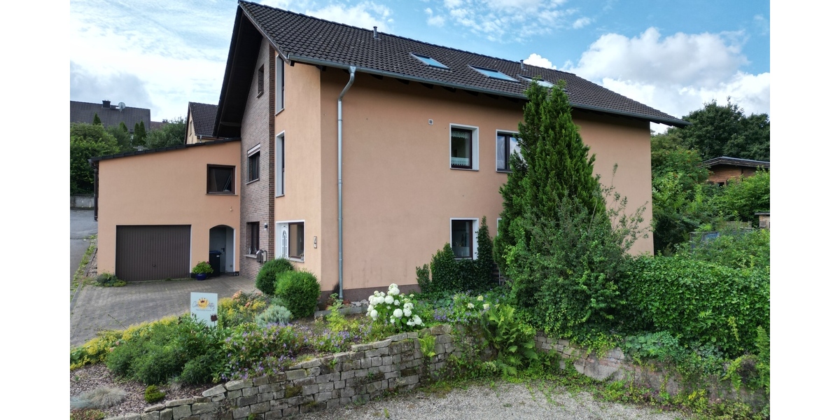 Großzügiges Dreifamilienhaus mit Weitblick – Wohnkomfort, Ruhe und vielseitige Perspektiven - Mehrfamilienhaus, Wohnhaus Neu-Eichenberg | Angebot:24874747