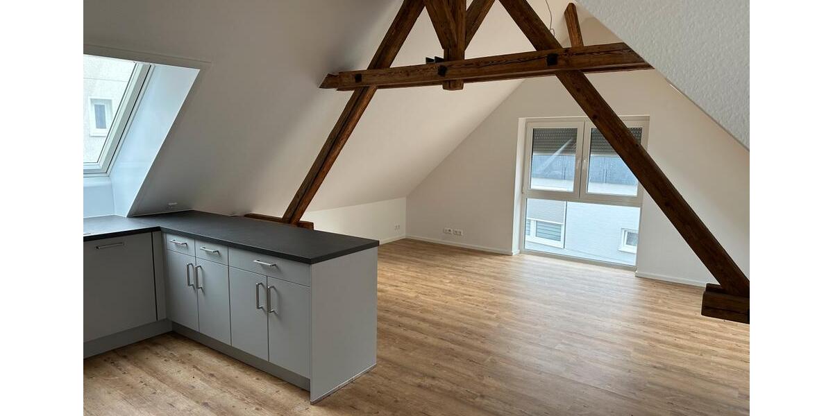 Dachgeschoßwohnung Villingen-Schwenningen Schwenningen - 2.5 Zimmer, 70 m&sup2;, 870&euro; | Angebot:25306771