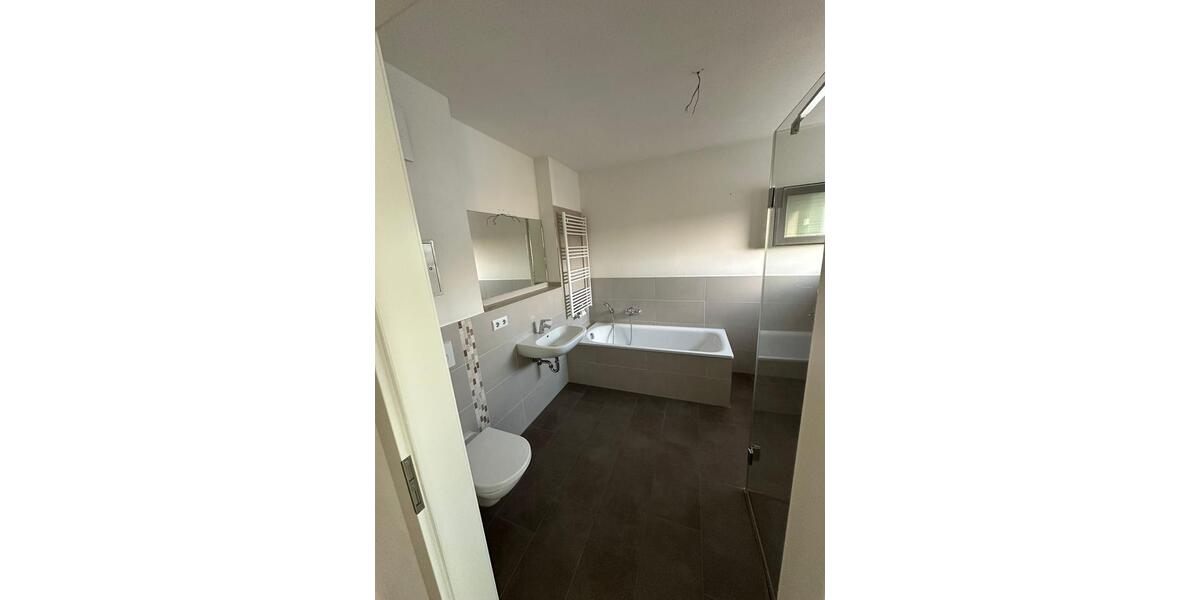 Dachgeschoßwohnung Neubrandenburg - 3 Zimmer, 86 m&sup2;, 1.200&euro; | Angebot:26406504