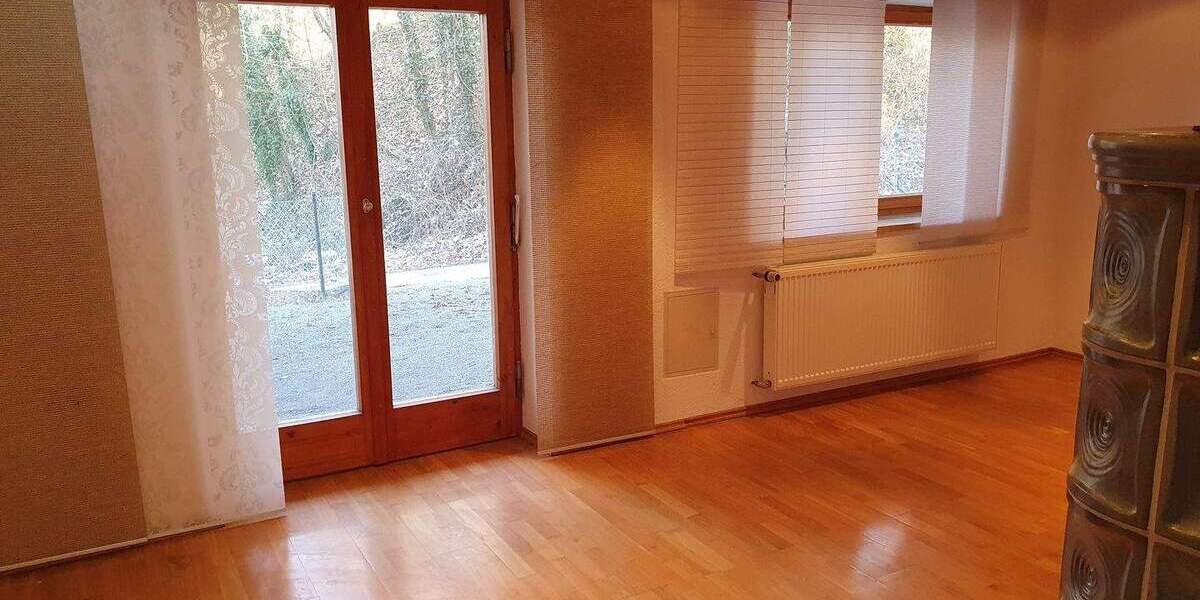 * ALLEIN-LAGE und NATUR-PUR * -- Einfamilienhaus am Ortsrand 6 zimmer