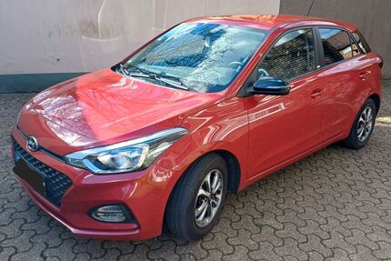 Hyundai i20 68.000 km 10.900 &euro; Duisburg 47137