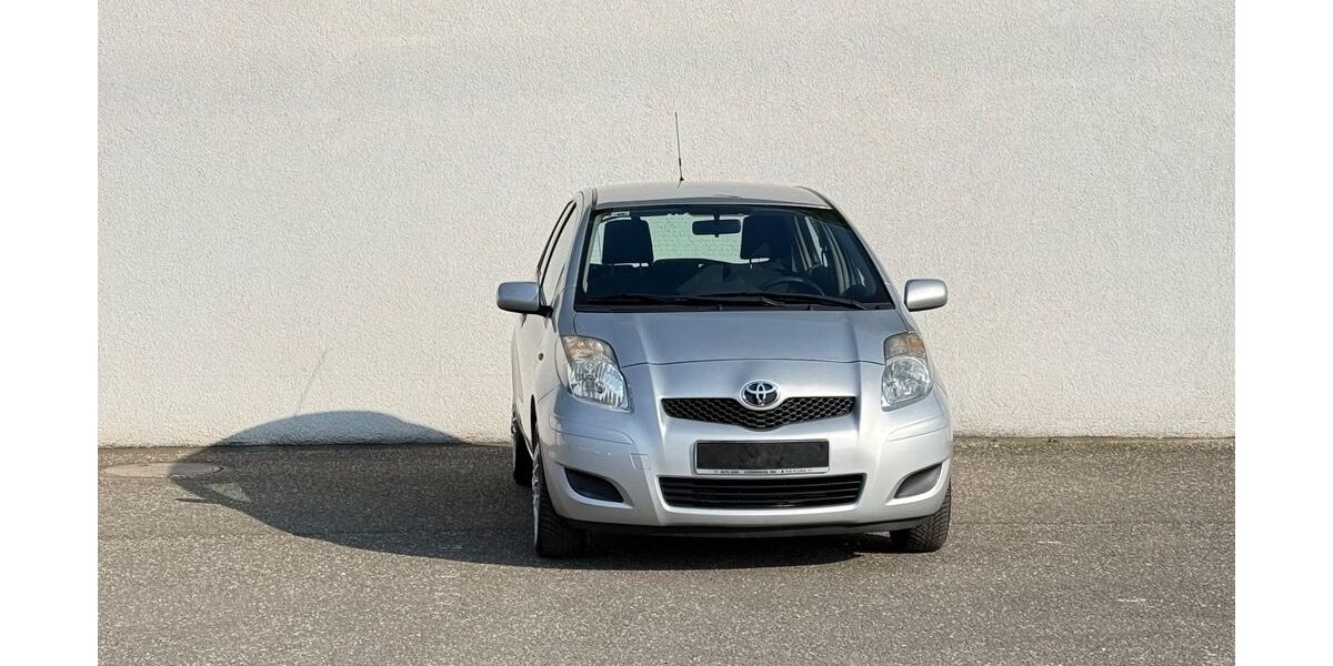 Toyota Yaris 110.000 km 3.999 &euro; Kandel 76870