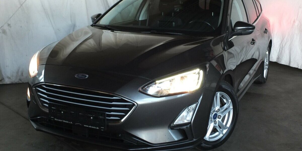 Ford Focus NAVI BLUETOOTH SHZ PARCTRONIC 1 HAND 131.112 km 10.908 &euro; Köln 50858
