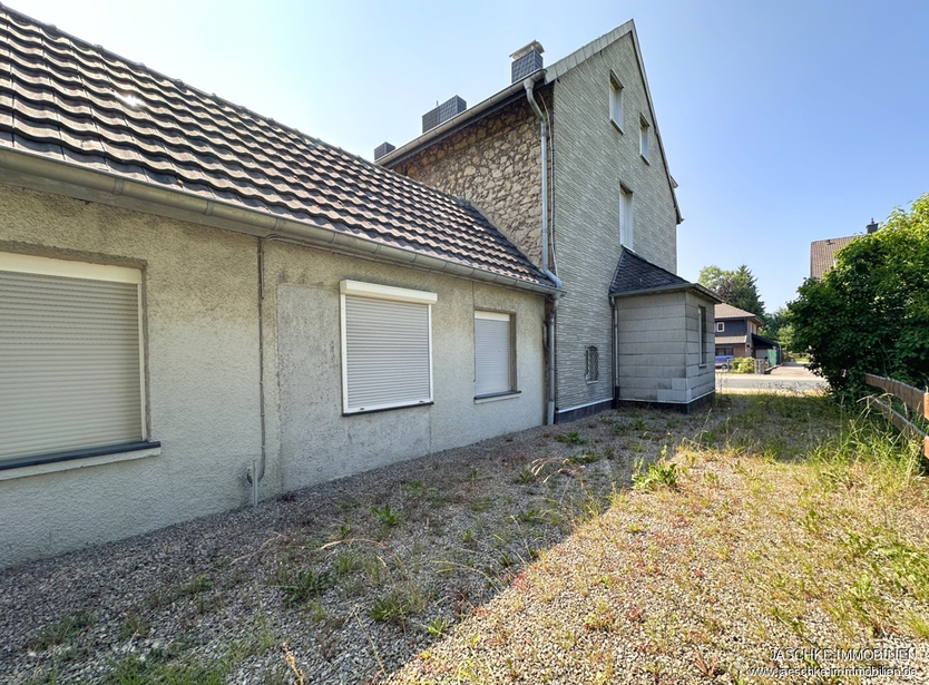 JÄSCHKE - Sanierungsbedürftiges Zweifamilienhaus mit großem Potenzial in Stolberg Mausbach