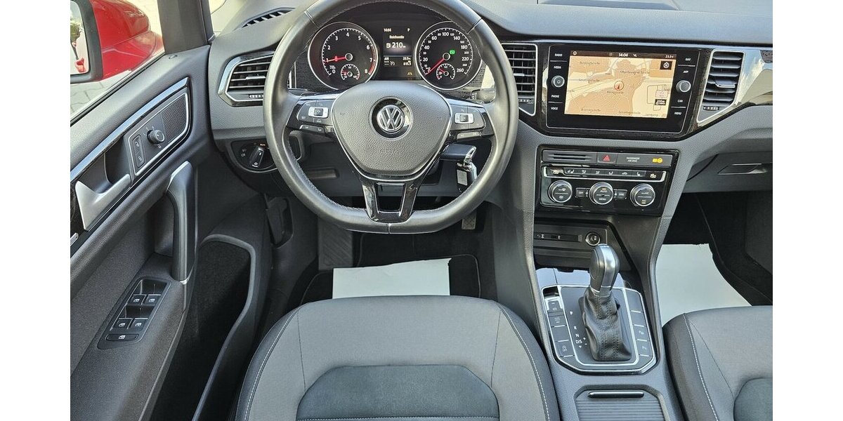 VW Golf Sportsvan 1.5 TSI Highline NAVI LED AHK ACC 128.150 km 15.990 &euro; Löhne 32584