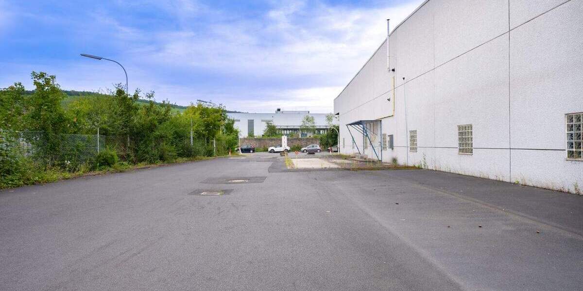 Lagerhalle mit LKW-Werkstatt und Bürogebäude zimmer