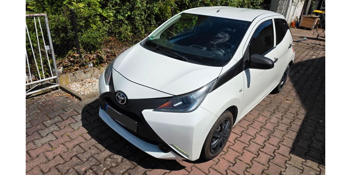 Toyota Aygo (X) 63.629 km 6.500 &euro; Bad Kösen 06628