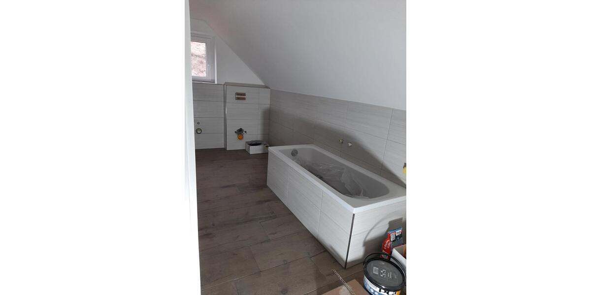 Dachgeschoßwohnung Schleusingen - 3 Zimmer, 78 m&sup2;, 580&euro; | Angebot:25810237