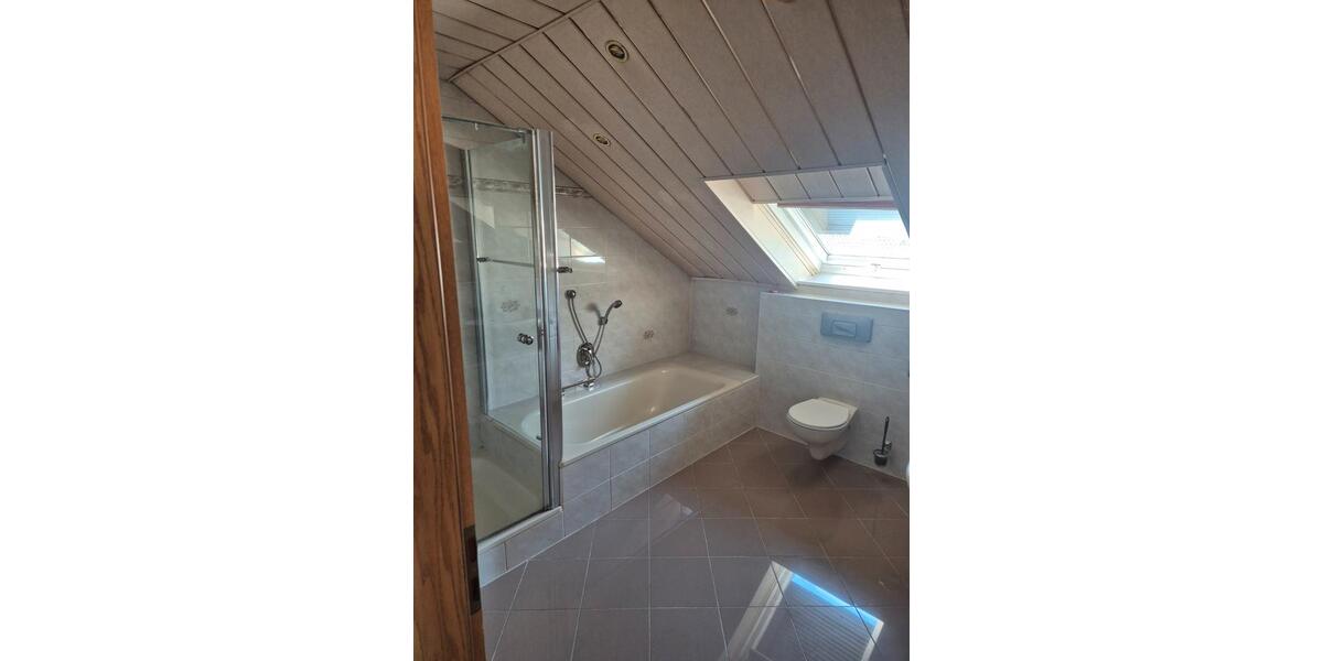 Dachgeschoßwohnung Esselbach Kredenbach - 2.5 Zimmer, 77 m&sup2;, 240.000&euro; | Angebot:26707060