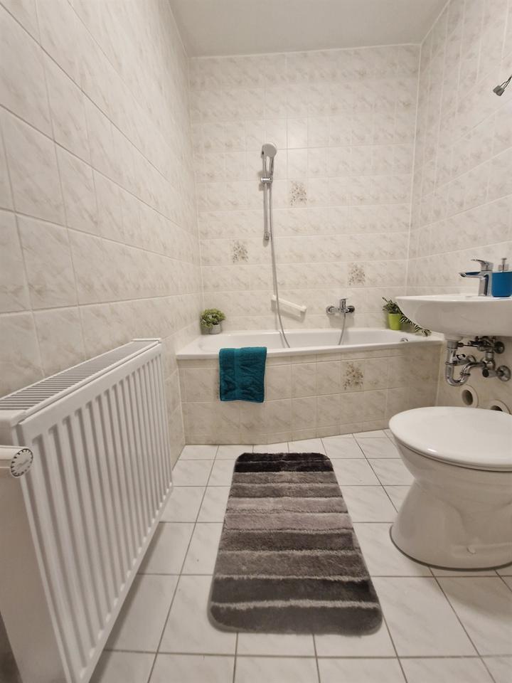 Schicke 5 - Raumwohnung mit Balkon in der Sachsenallee 92 zu vermieten! zimmer