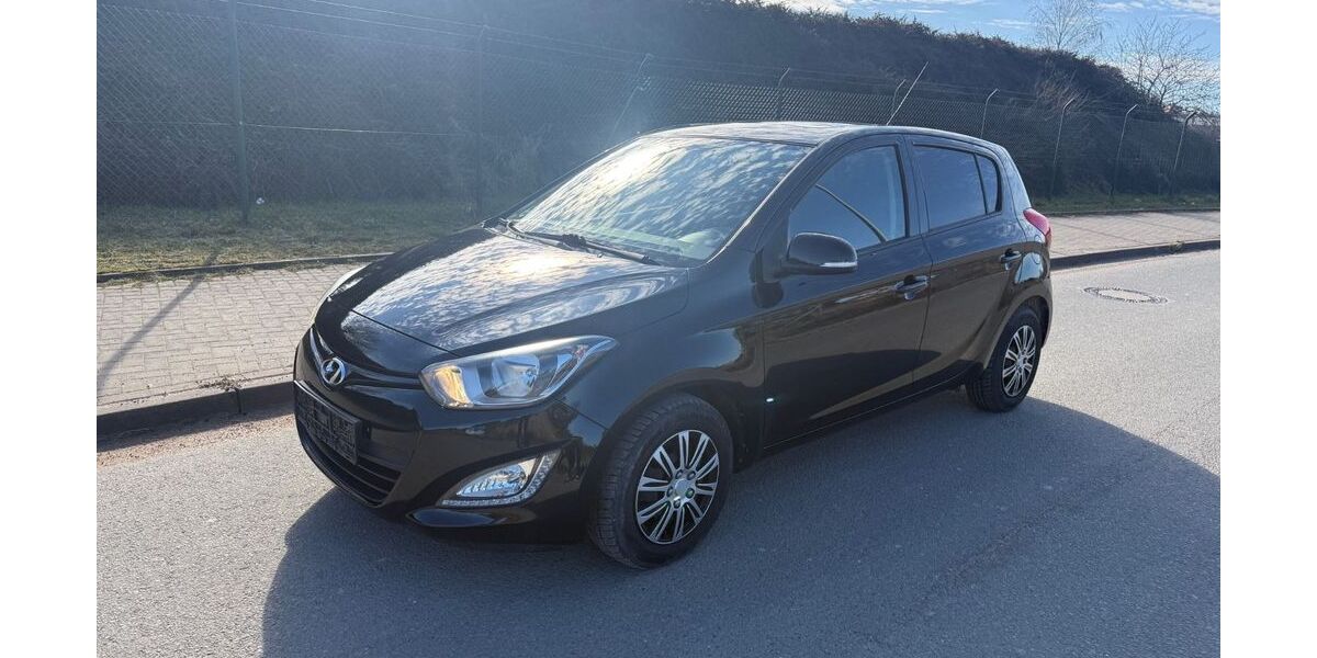 Hyundai i20 105.000 km 6.799 &euro; Groß Kreutz (Havel) 14550