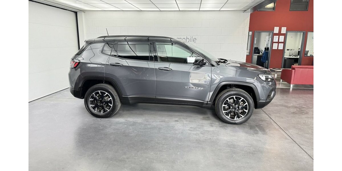 Jeep Compass Trailhawk Plug-In Hybrid 4WD 1.Hand LED 27.100 km 24.390 &euro; Lich 35423