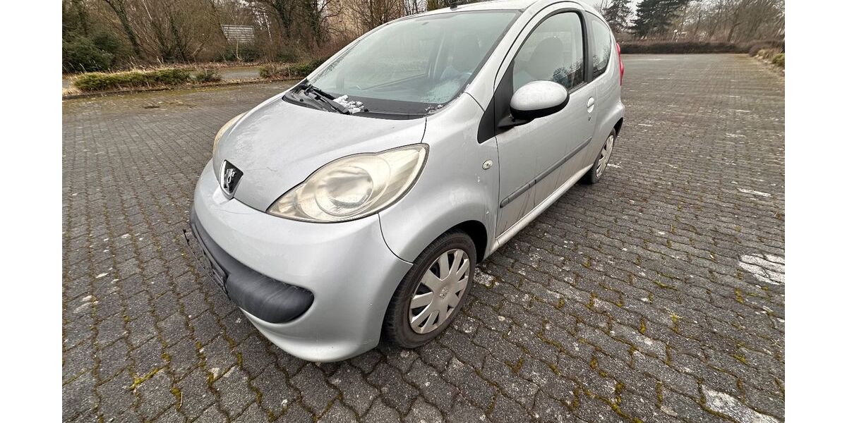 Peugeot 107 152.000 km 1.690 &euro; Hanau 63452