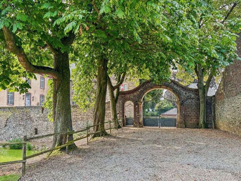 Haus zum Kaufen in Euskirchen 1.350.000 € 266.7 m²