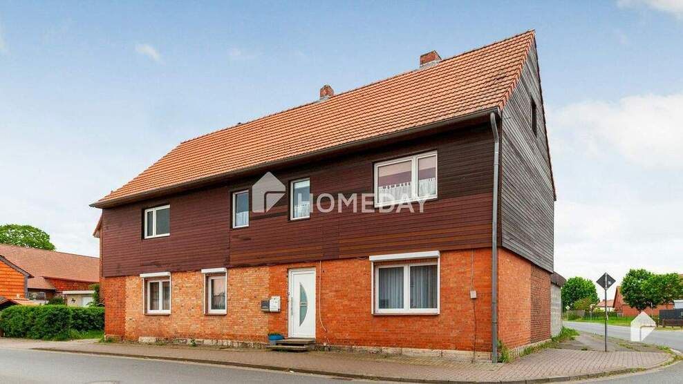 Charmantes Mehrfamilienhaus mit zwei Wohneinheiten, Garage, Carport und großzügigem Garten 8 zimmer
